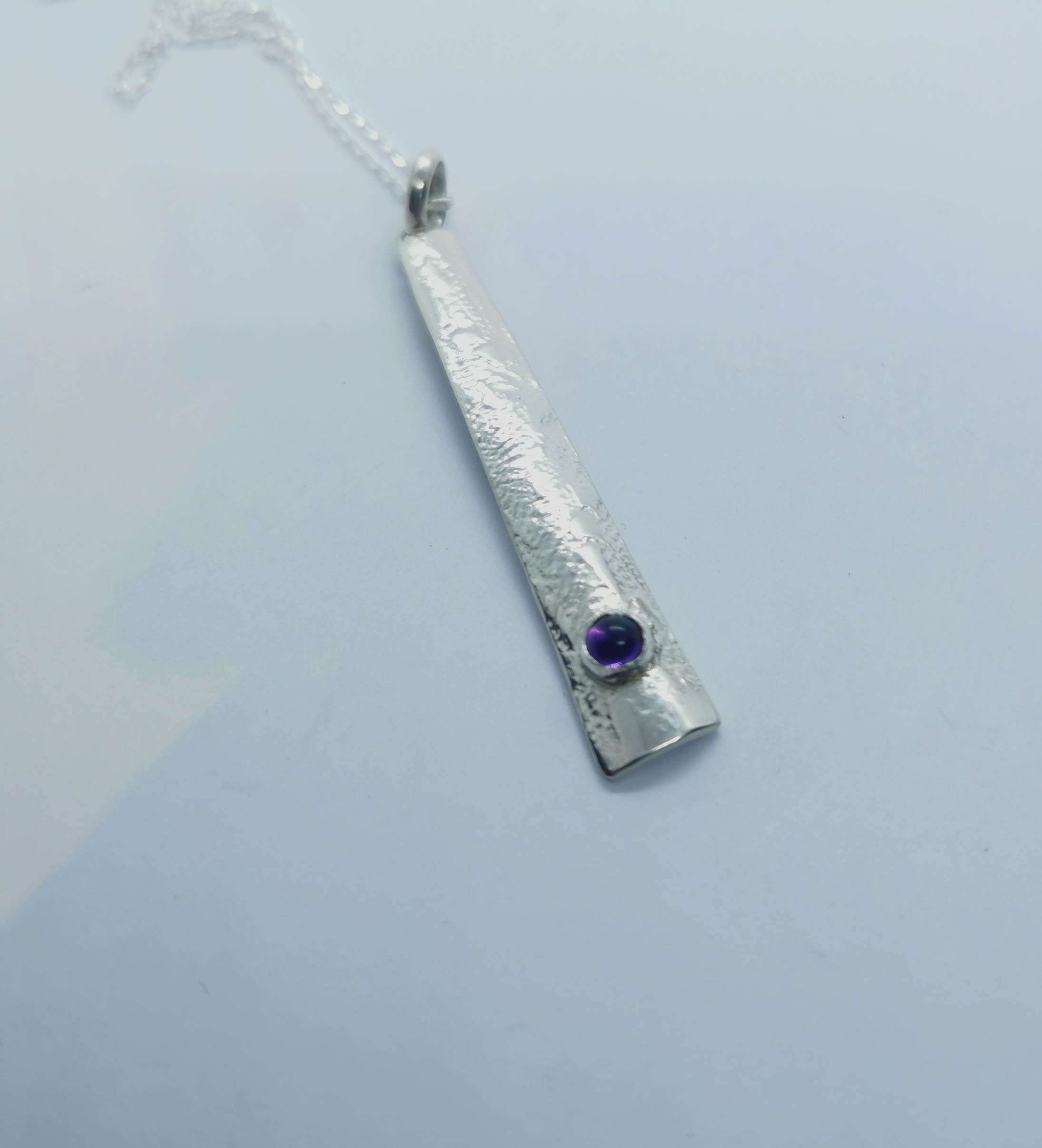 pendentif argent massif et pierre cabochon en sertie clos