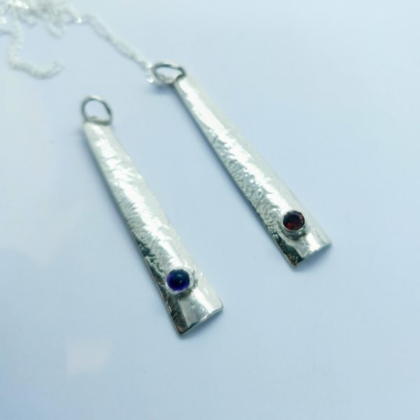 Pendentif en argent et pierre précieuses