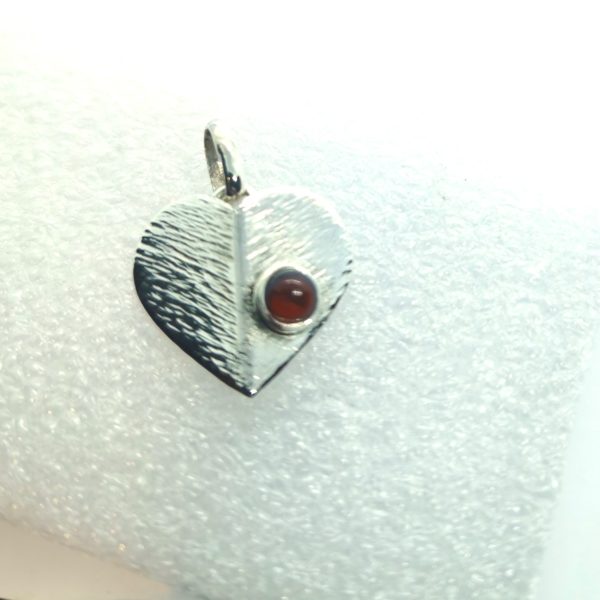 Pendentif Coeur avec grenat cabochon