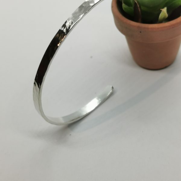 Bracelet jonc en argent martelé pour lui ou elle "Aléa"
