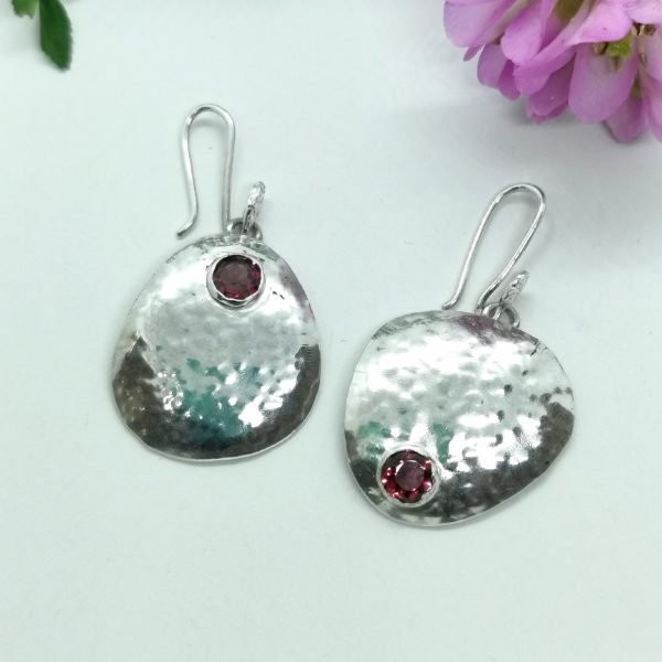Boucles d'oreilles argent et grenat "un jour, un bijou"